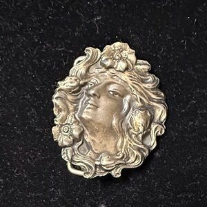 Lewis Buckle Co 1975 belt buckle